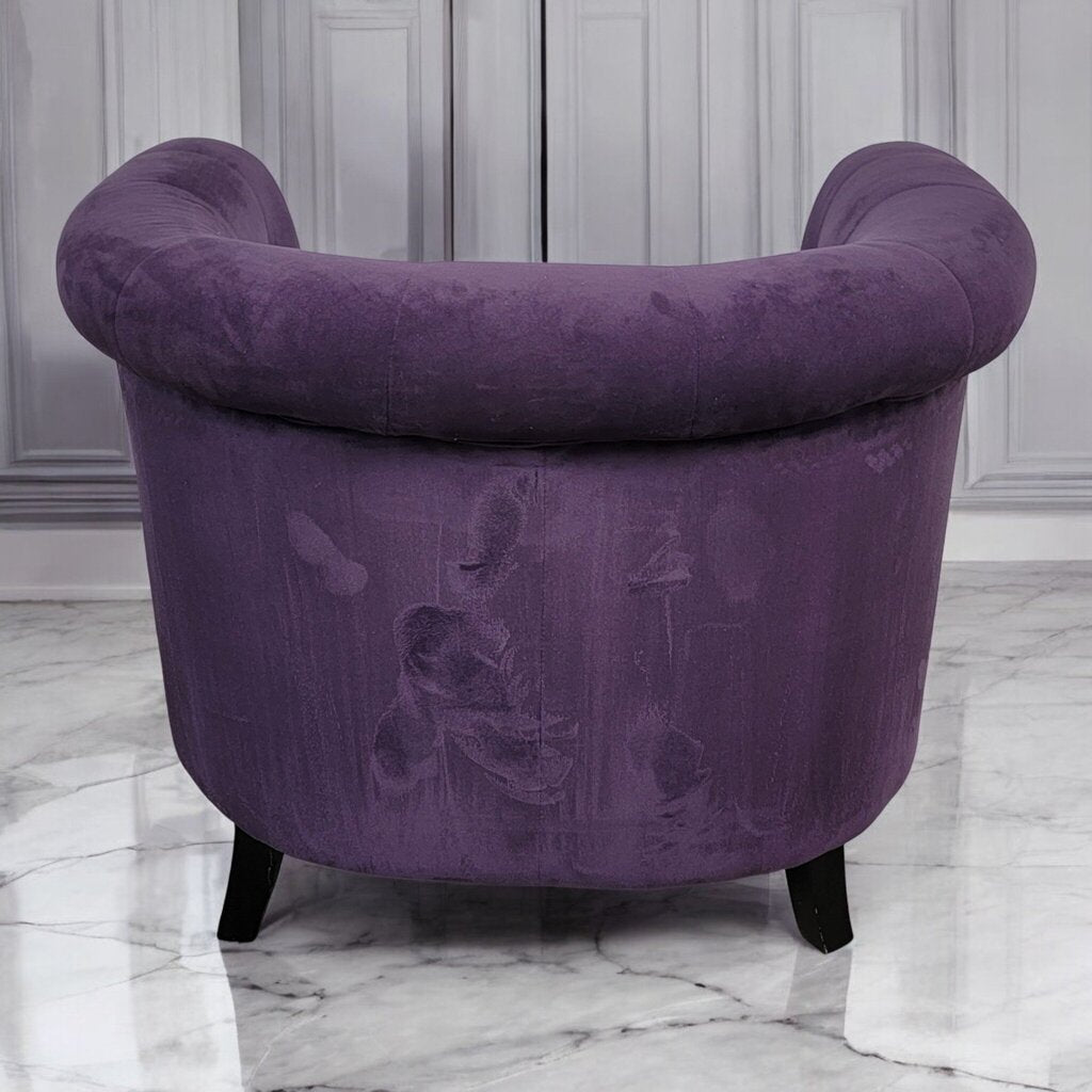 7533 Tufted Plum Velvet Accent Chair