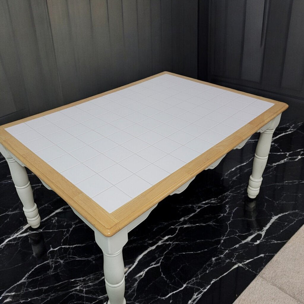 7541 Farmhouse Tiled Dining Table with 4 Chairs