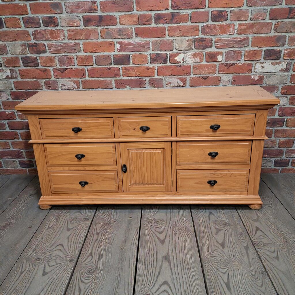 7776 Broyhill 9 Drawer #Dresser