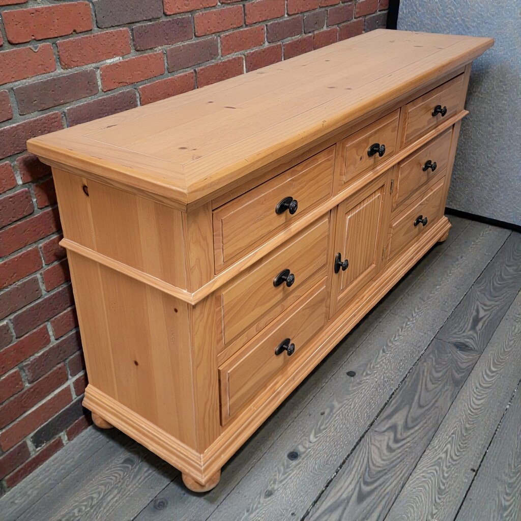 7776 Broyhill 9 Drawer #Dresser