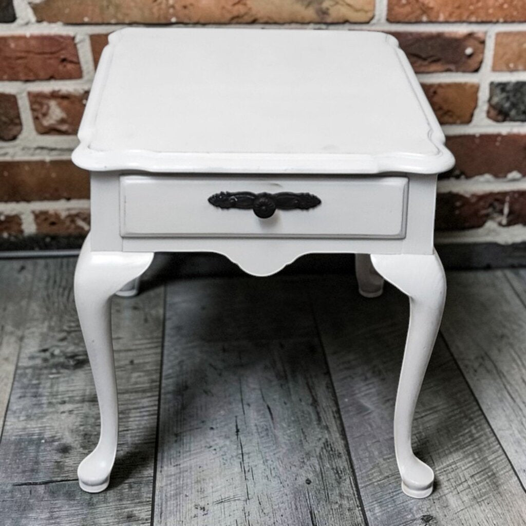 7851 White Queen Anne Side #Table with Drawer Used ~ FURNITURE