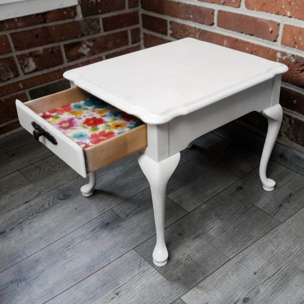 7851 White Queen Anne Side #Table with Drawer