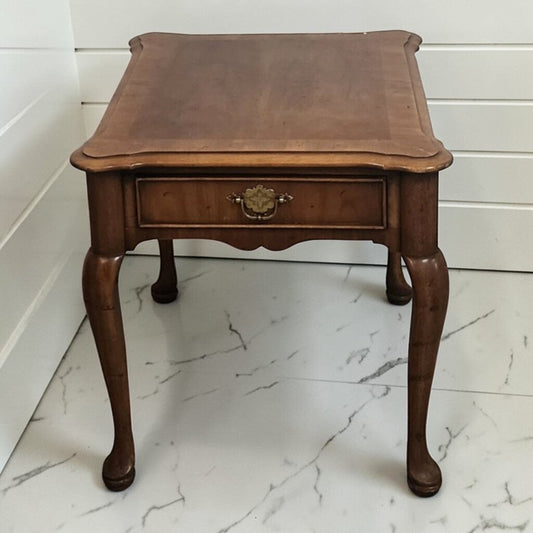 7911 Vintage Queen Anne Style Scalloped End Table Used ~ FURNITURE
