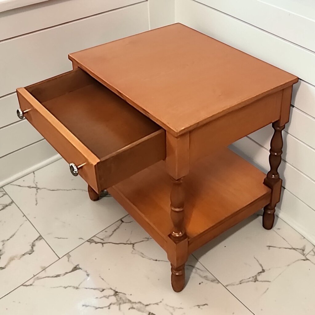 7900 Old New England Furniture Heirloom Maple Side Table