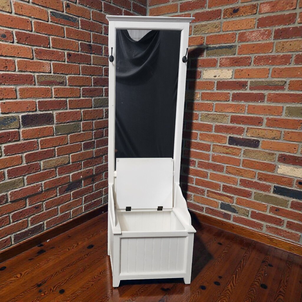 7947 White Farmhouse Hall #Tree