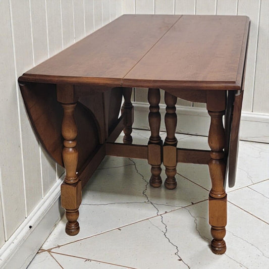 7982 Colonial Maple Gateleg Dining Table