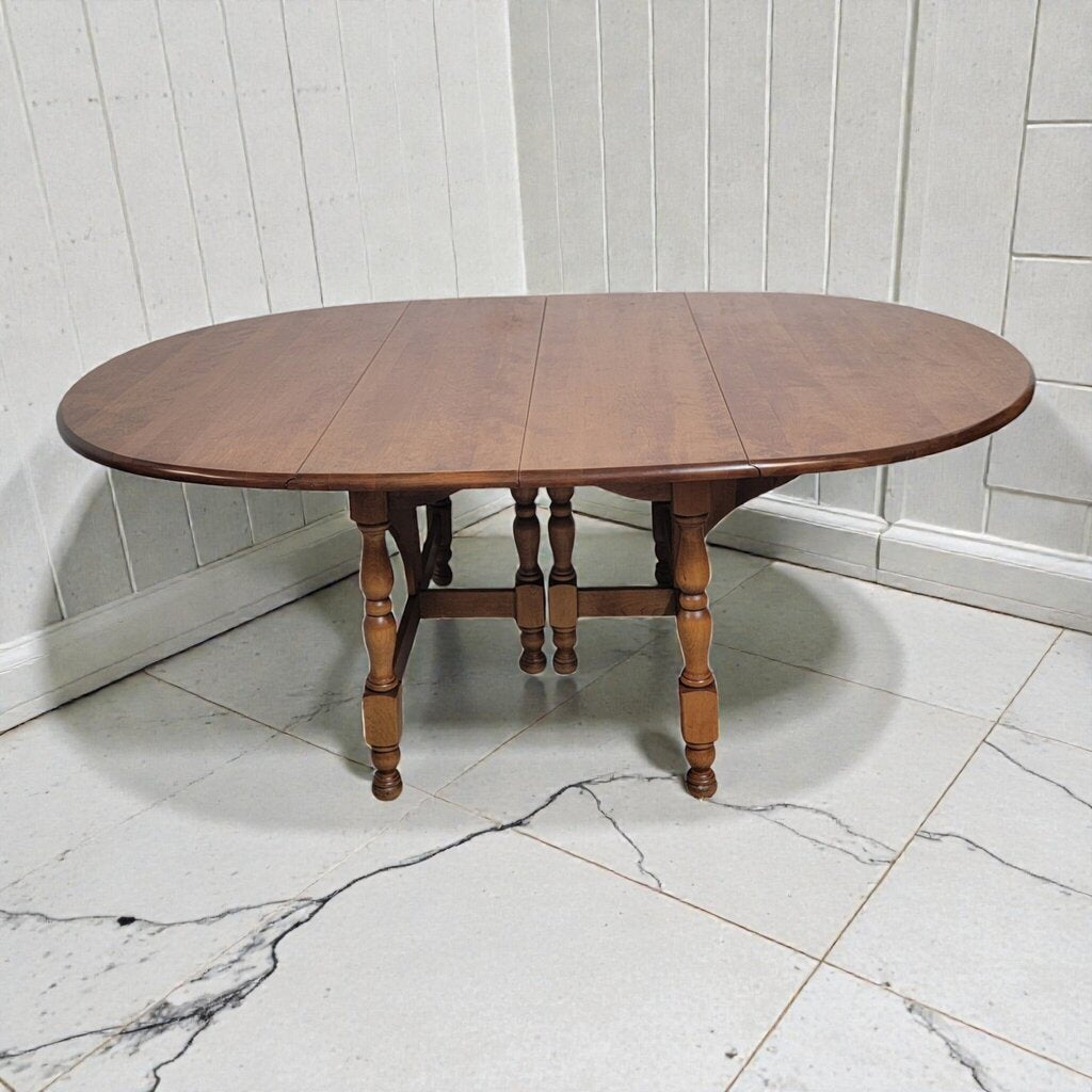 7982 Colonial Maple Gateleg Dining Table