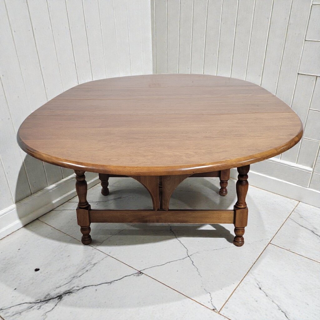 7982 Colonial Maple Gateleg Dining Table