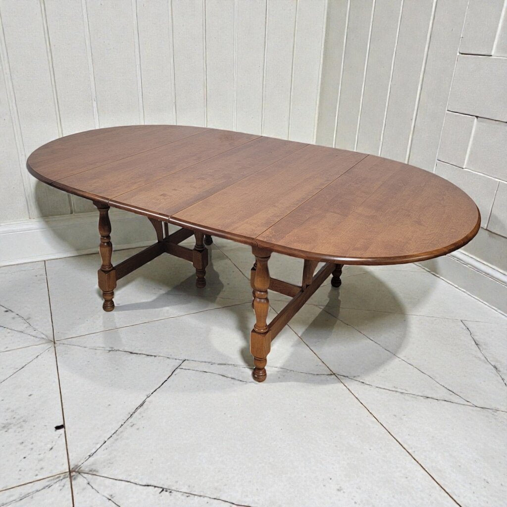 7982 Colonial Maple Gateleg Dining Table