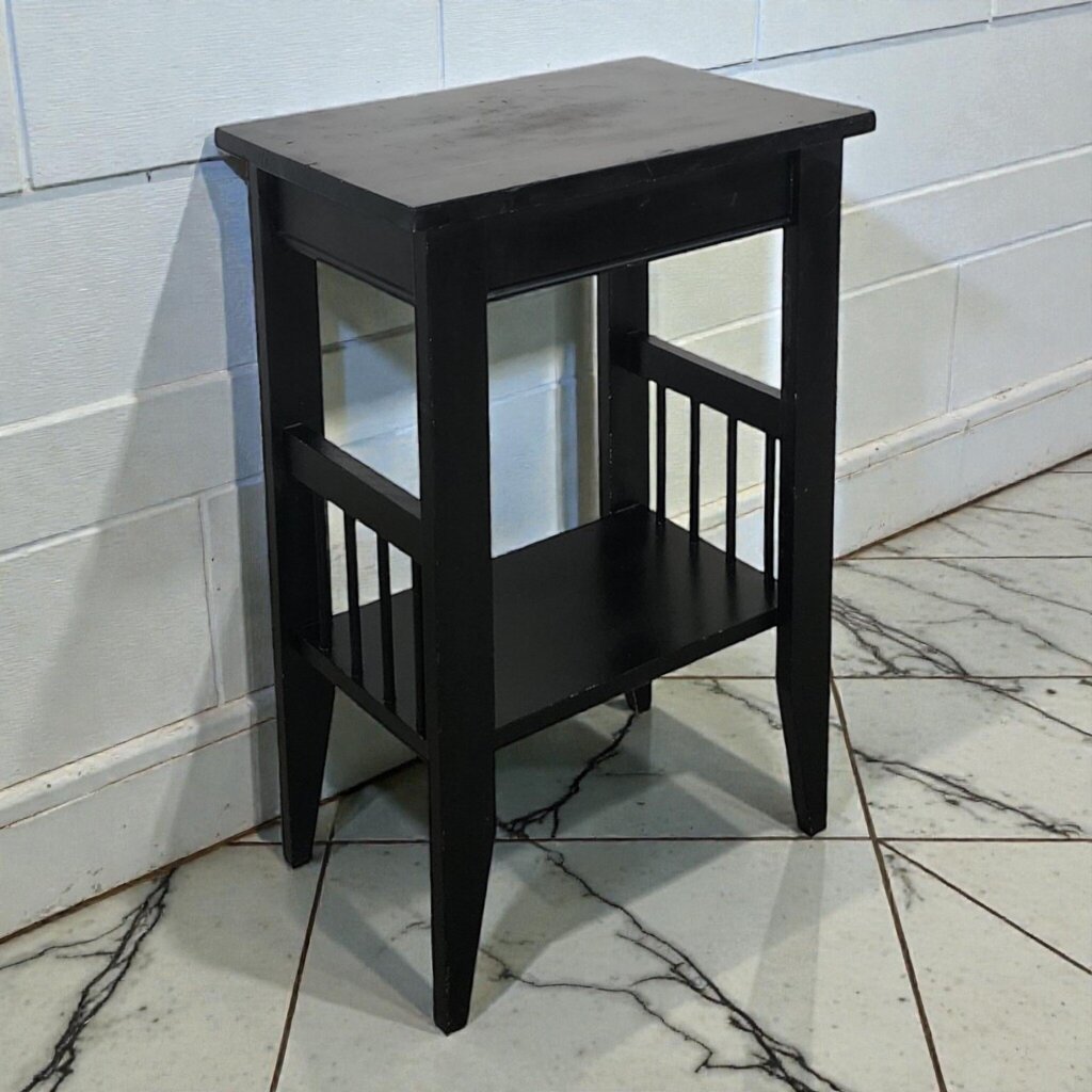 7987 Contemporary Mission-Style Side Table with Slatted Sides