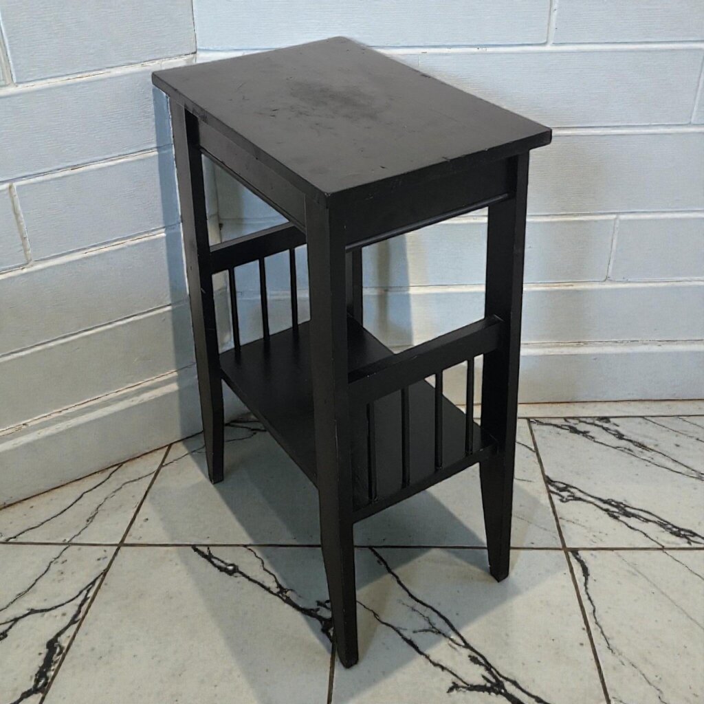 7987 Contemporary Mission-Style Side Table with Slatted Sides
