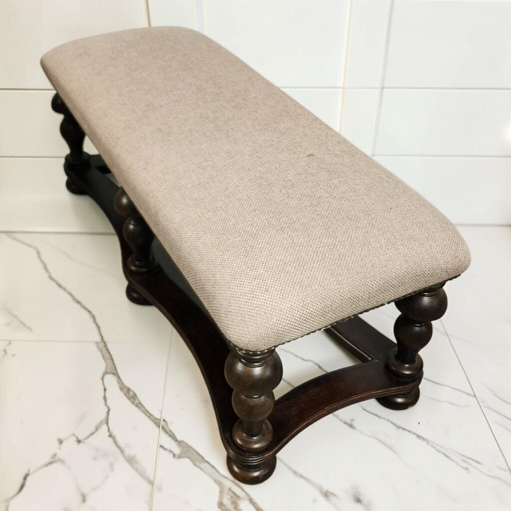 8091 Traditional Upholstered #Bench