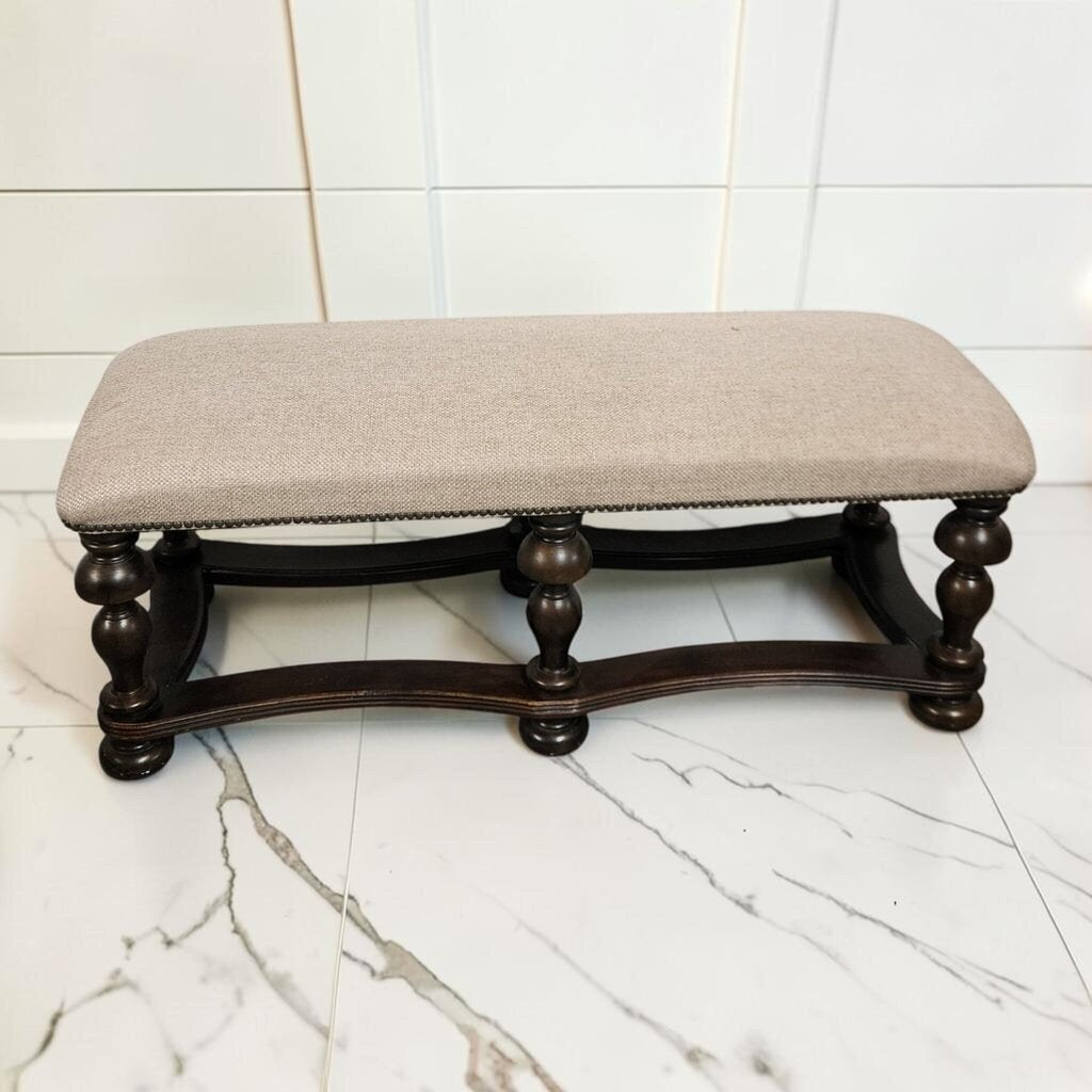 8091 Traditional Upholstered #Bench