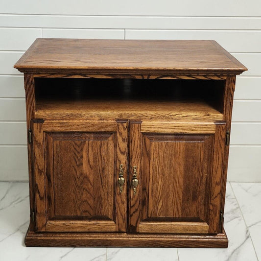 8105 Traditional Oak Media #Console