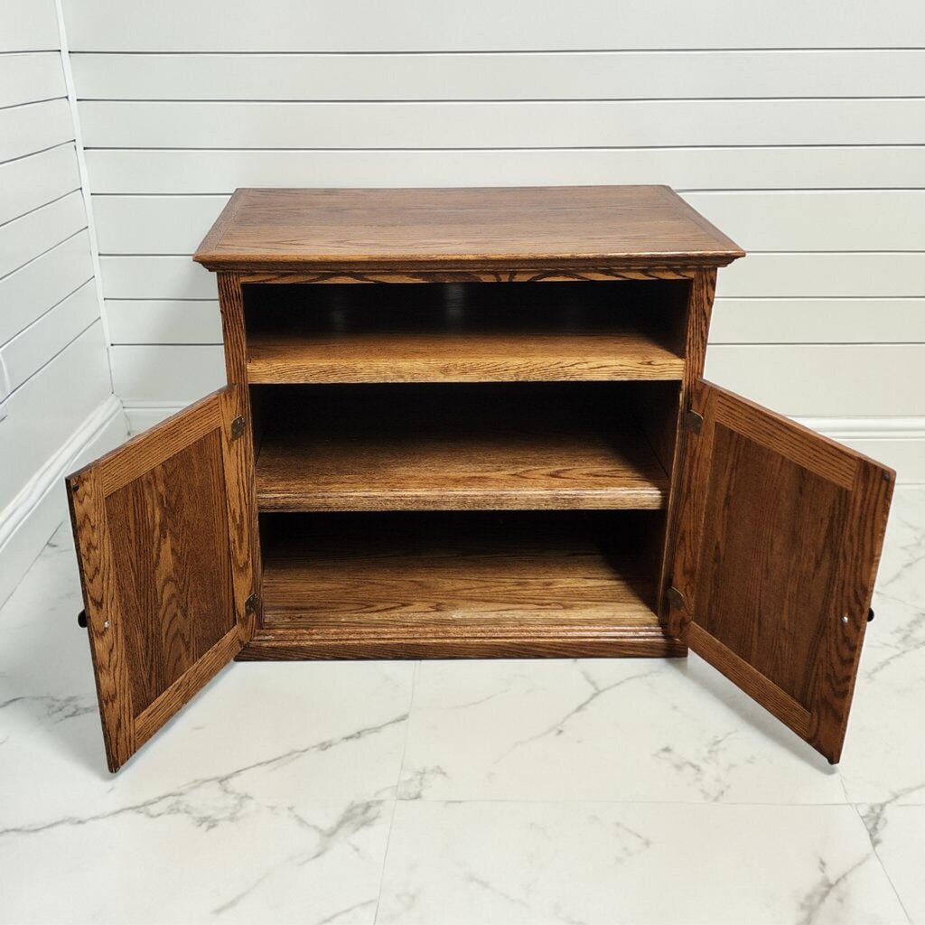 8105 Traditional Oak Media #Console
