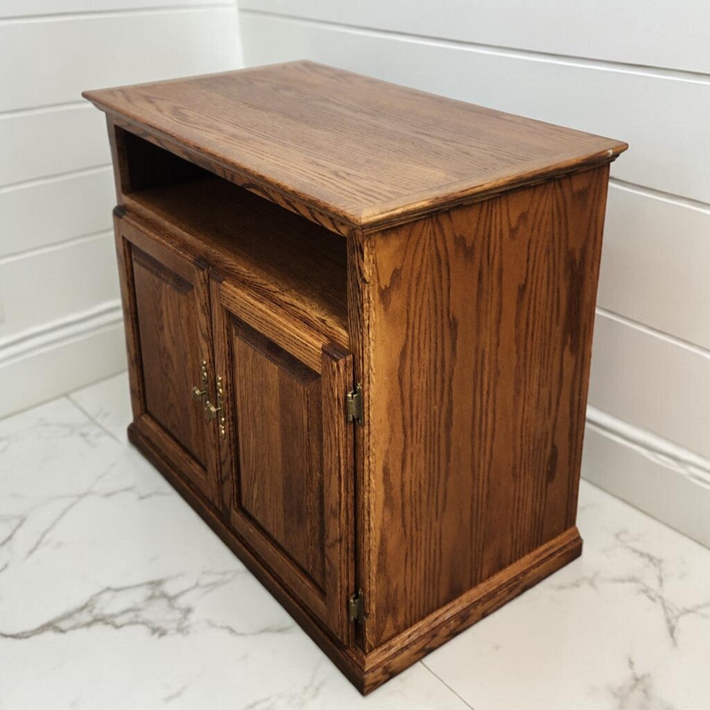 8105 Traditional Oak Media #Console