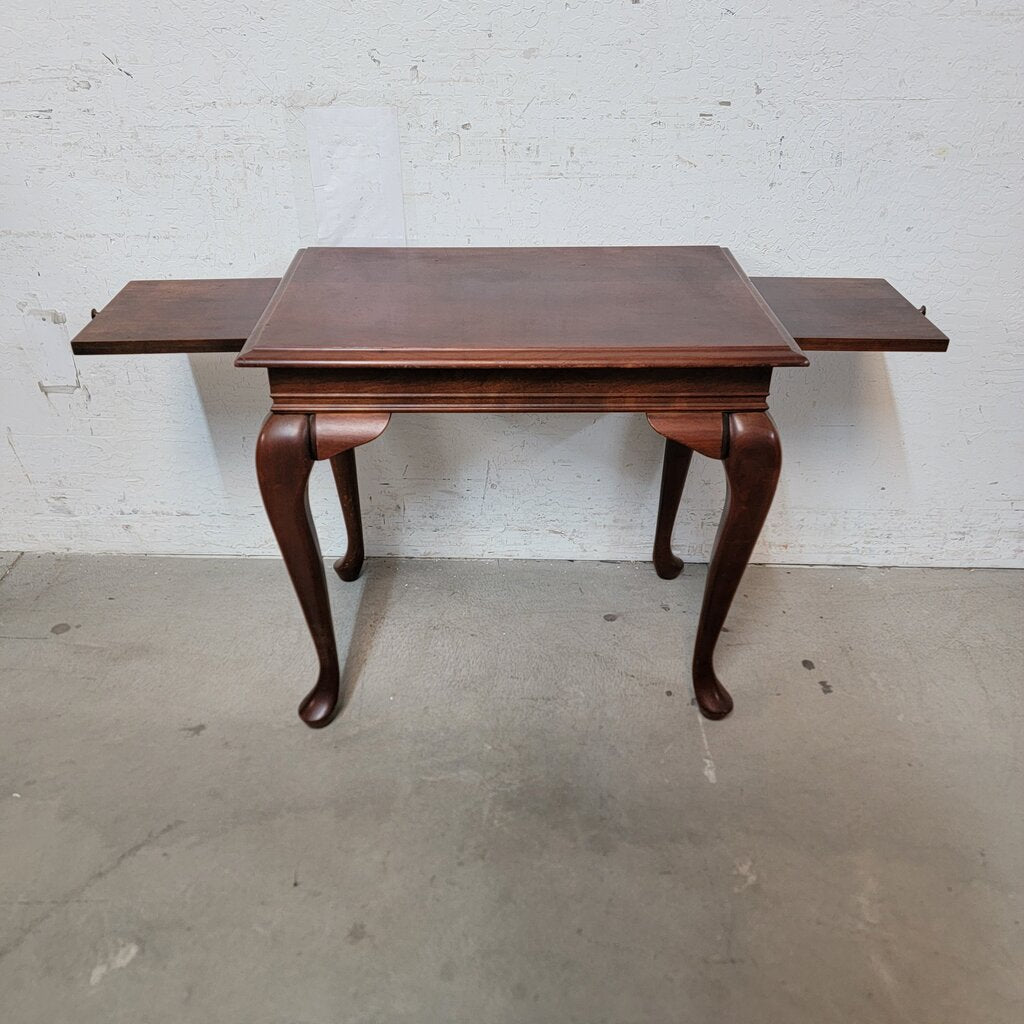 8192 Queen Anne Style Cabriole Leg Side Table ~ FURNITURE