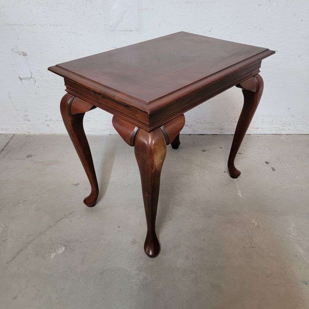 8192 Queen Anne Style Cabriole Leg Side Table ~ FURNITURE