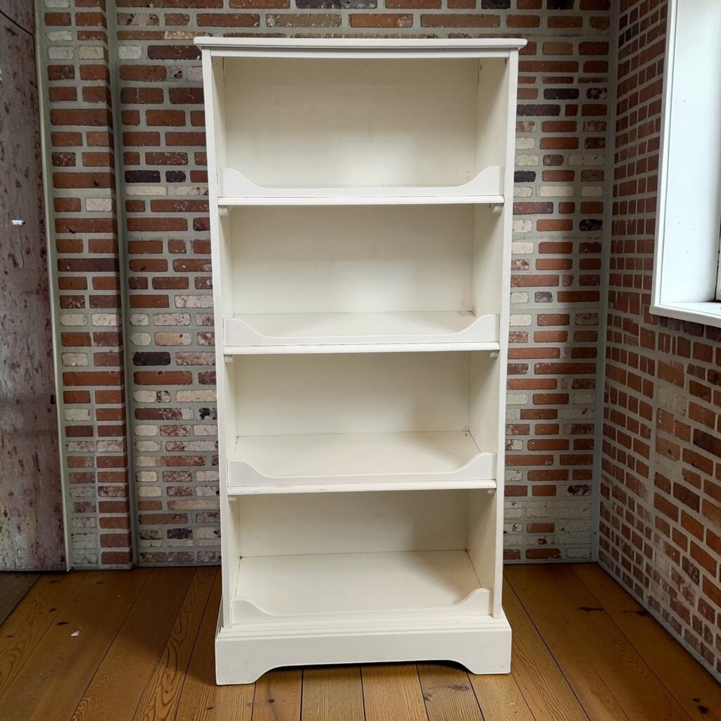 8196 Four-Tier Nursery Bookshelf with Wavy Guard Rails