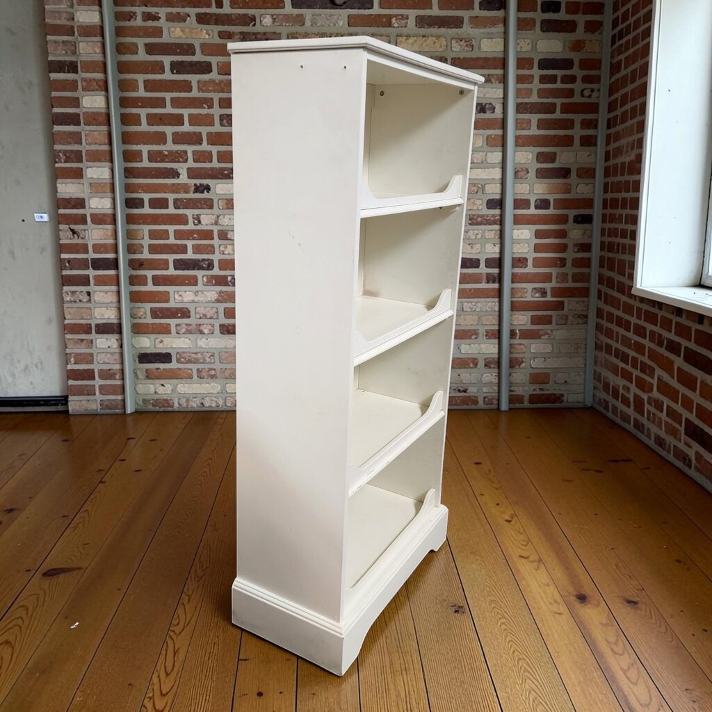 8196 Four-Tier Nursery Bookshelf with Wavy Guard Rails