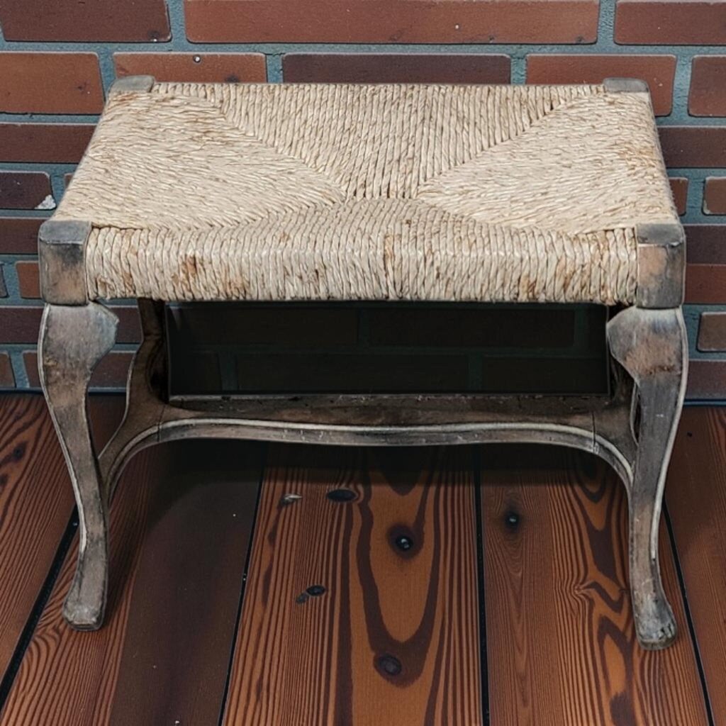 8209 French Provincial Style Rush Seat #Bench