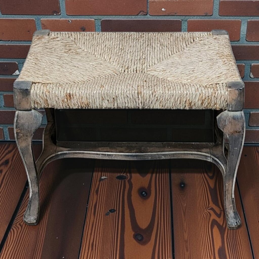 8209 French Provincial Style Rush Seat #Bench