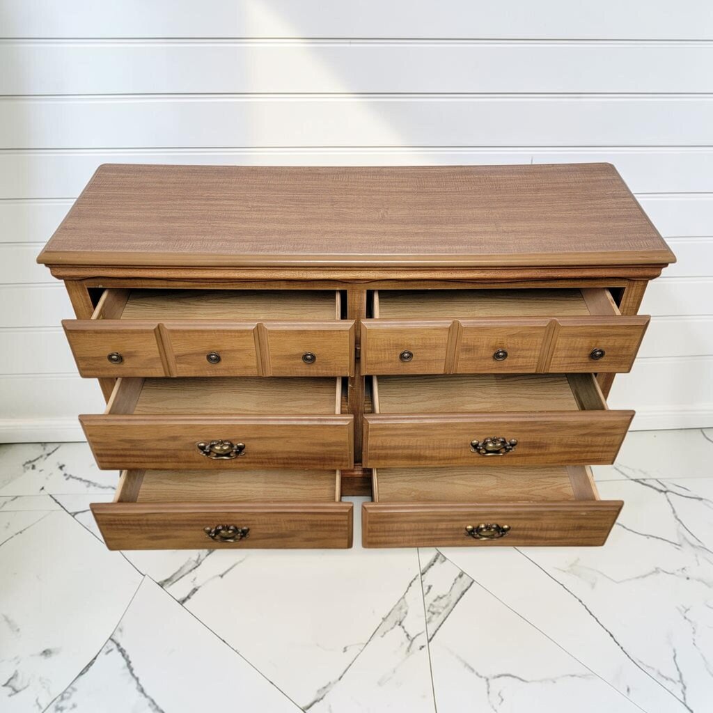 8057 Mid- Century Traditional Oak 6 Drawer Dresser