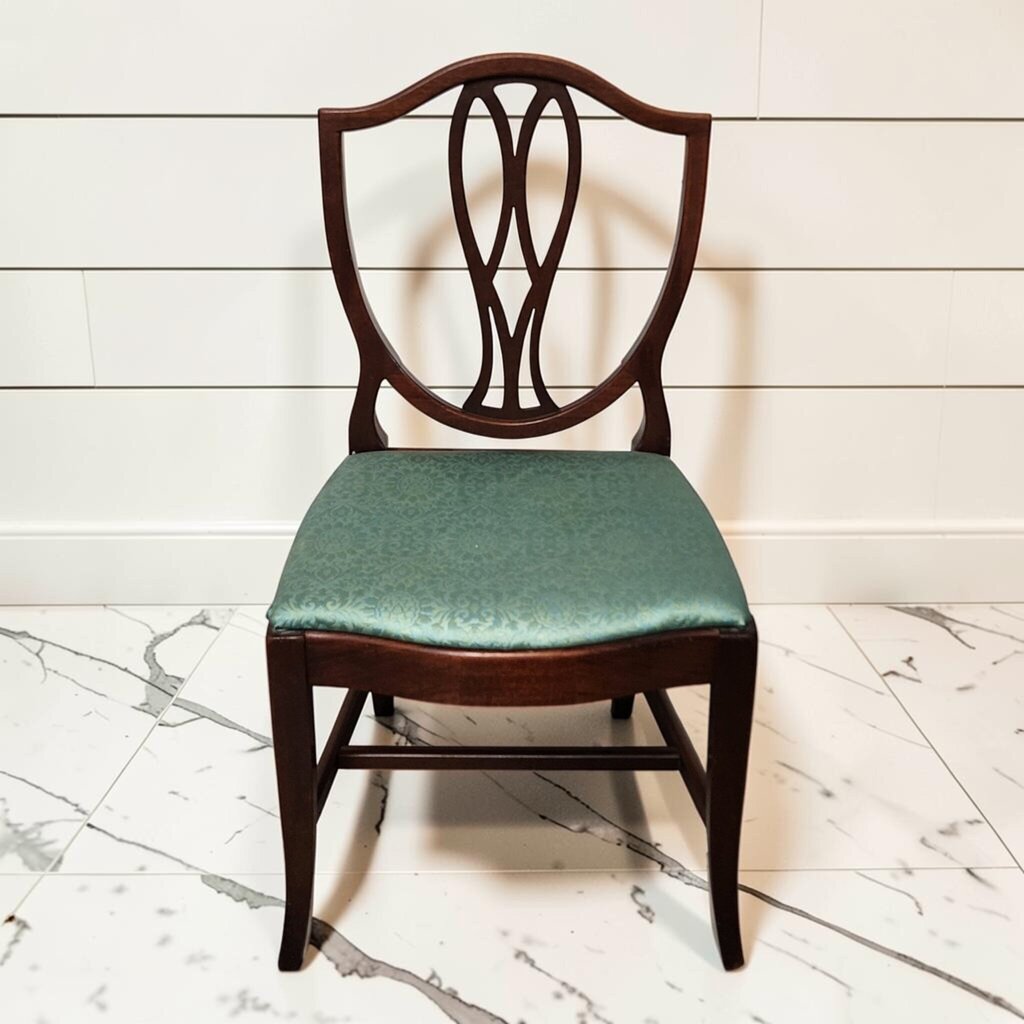 8216 Vintage Hepplewhite Style Shield-Back Mahogany Side Chair