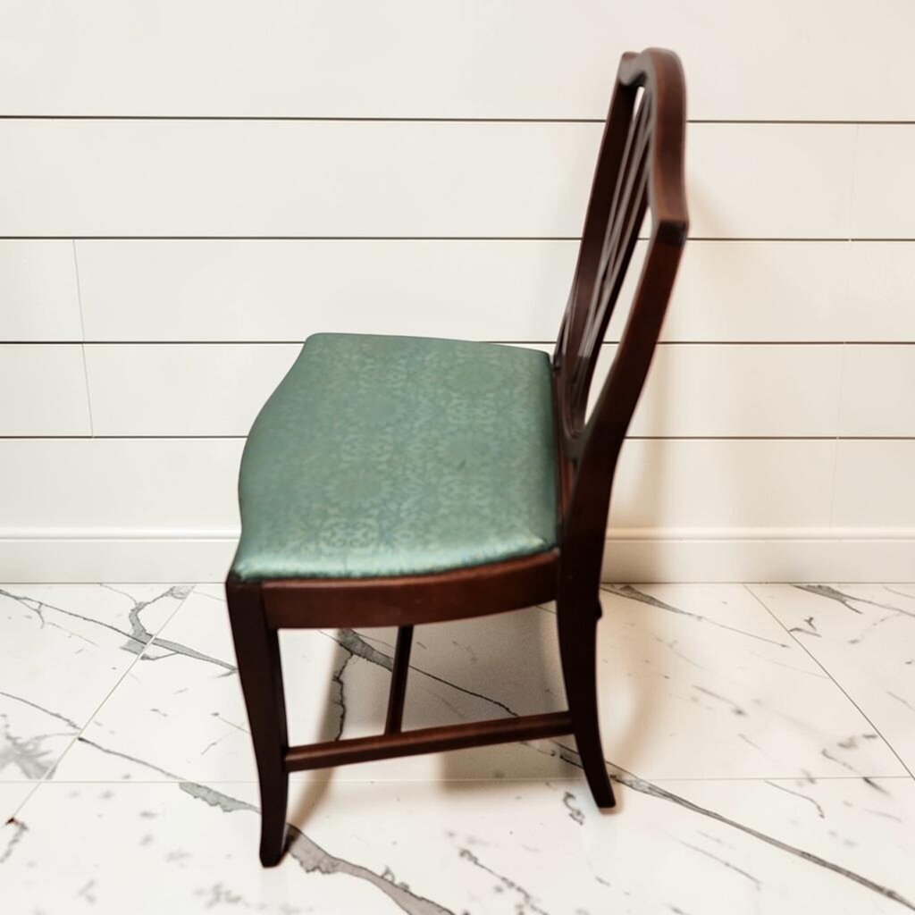 8216 Vintage Hepplewhite Style Shield-Back Mahogany Side Chair