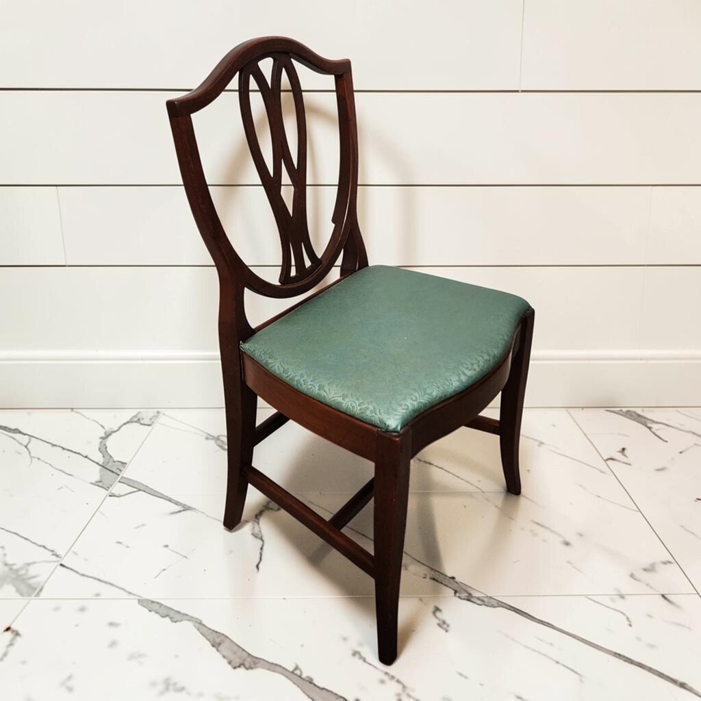 8216 Vintage Hepplewhite Style Shield-Back Mahogany Side Chair