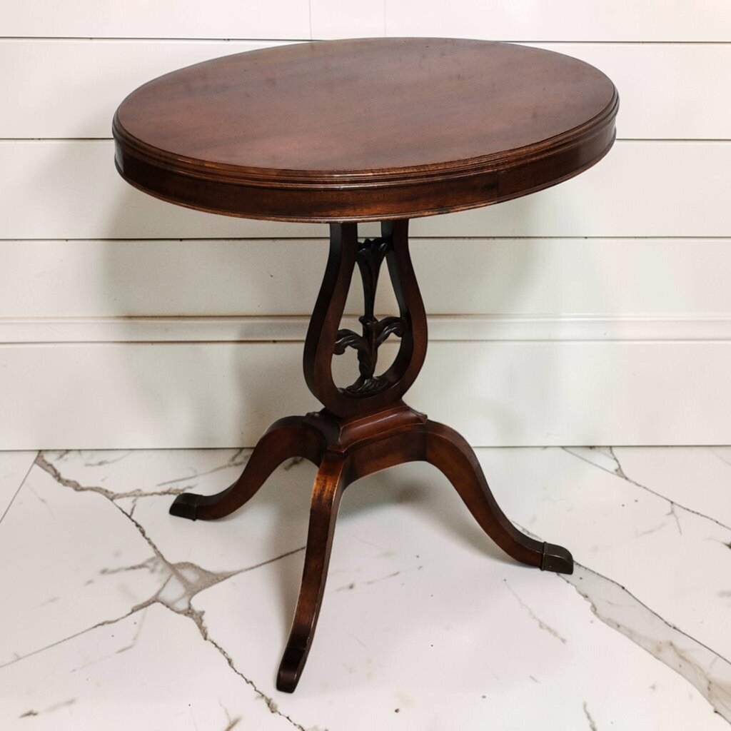 8243 Mahogany Lyre Base Oval Accent Table