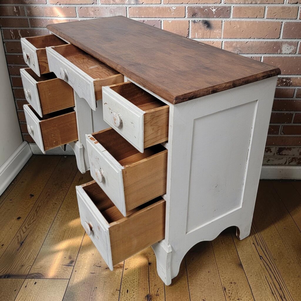 8266 Shabby Chic Painted Kneehole Desk