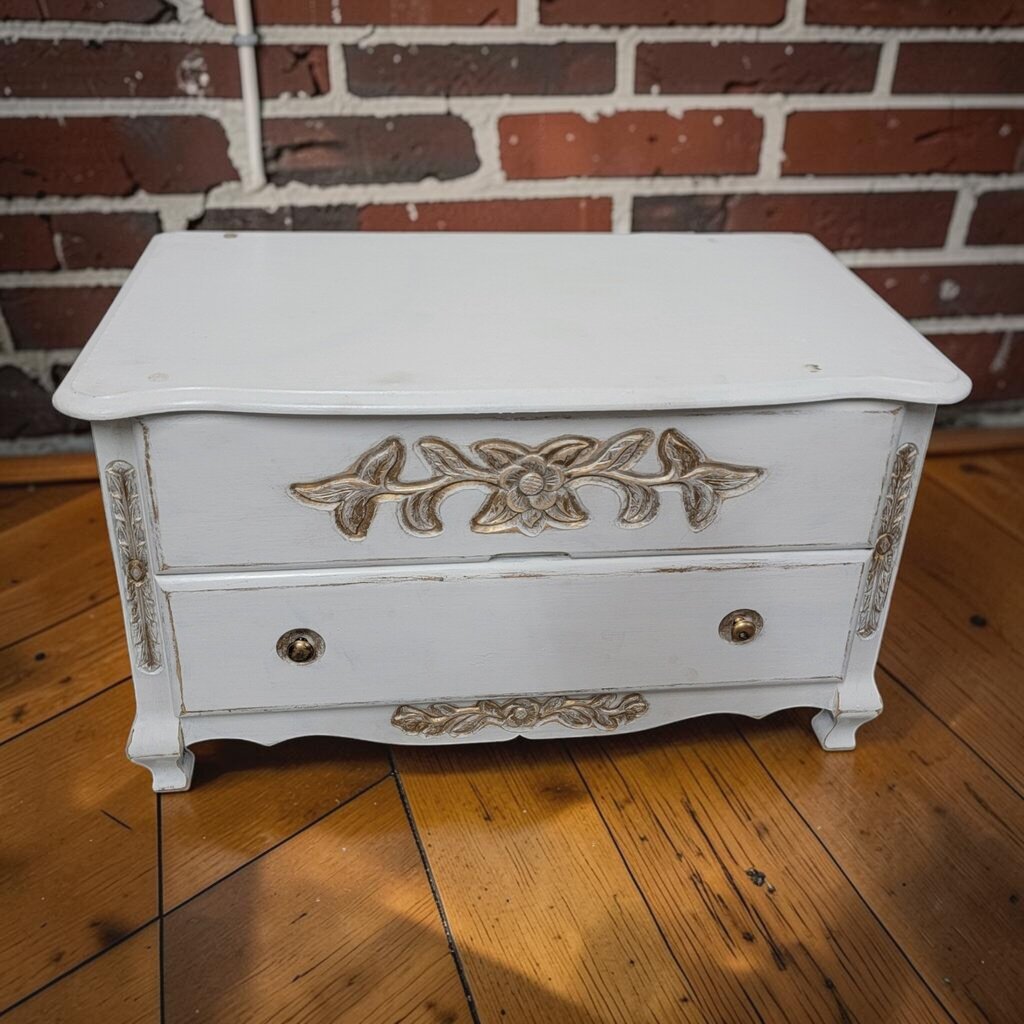 8270 Vintage French Provincial Style Cedar #Chest Used ~ FURNITURE