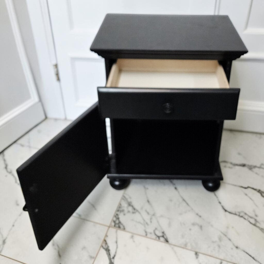 8312 Black Traditional Nightstand ~ FURNITURE