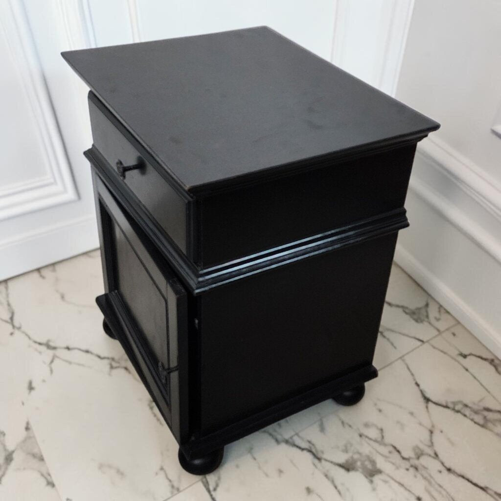 8312 Black Traditional Nightstand ~ FURNITURE