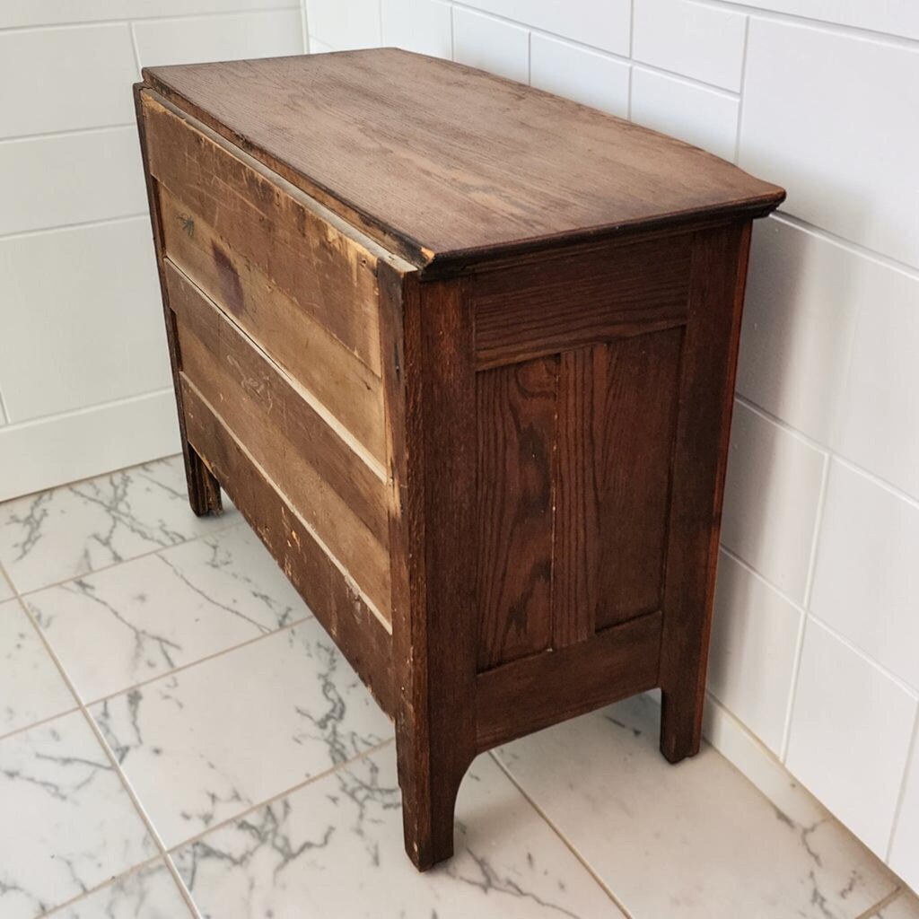 8328 Antique Early American Tiger Oak Chest of Drawers ~ FURNITURE