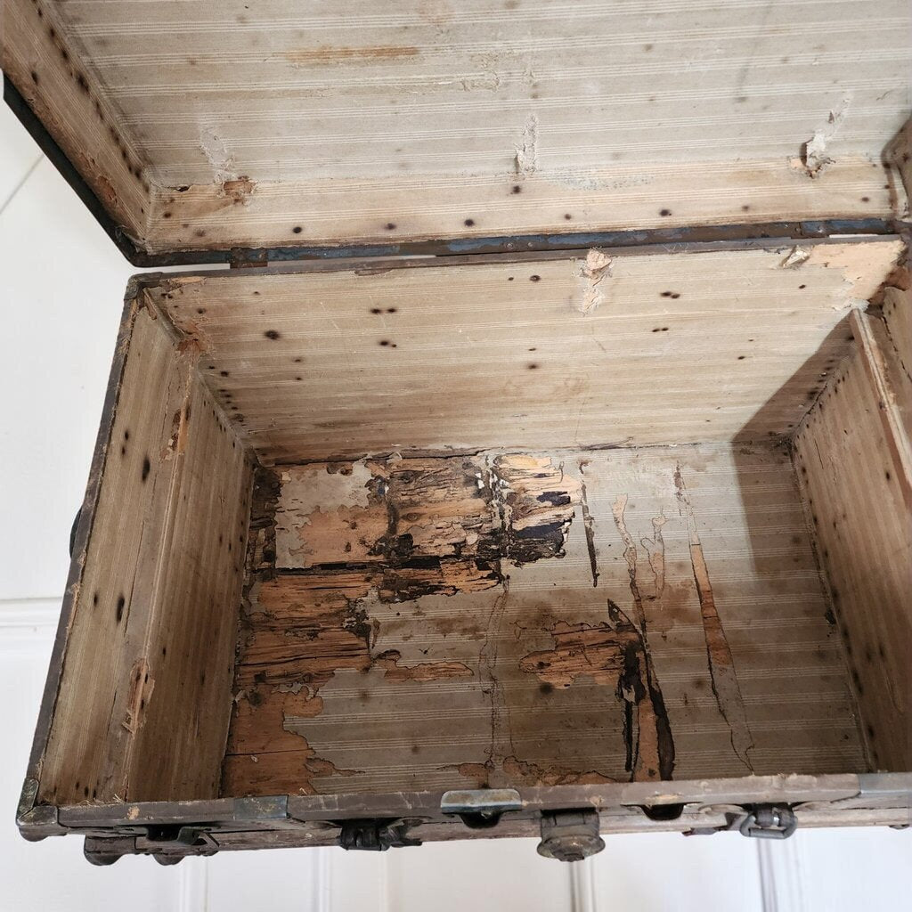 8337 Antique Canvas and Wood Slat Steamer Trunk * 3 - Consignor