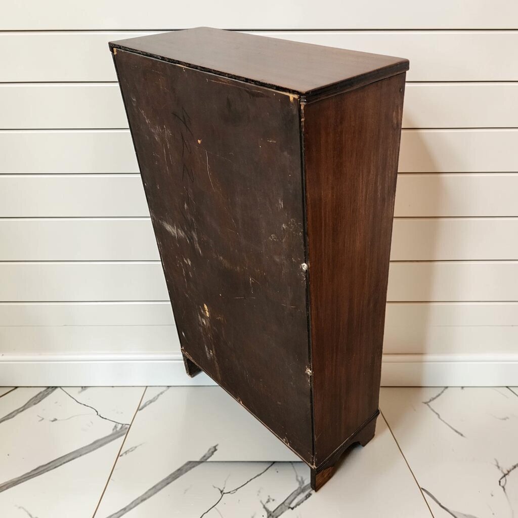 8356 Mid-Century Traditional Scalloped Bookcase