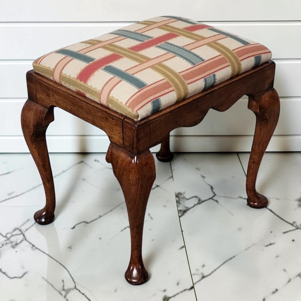 8387 Vintage Queen Anne Style Scalloped Apron #Footstool
