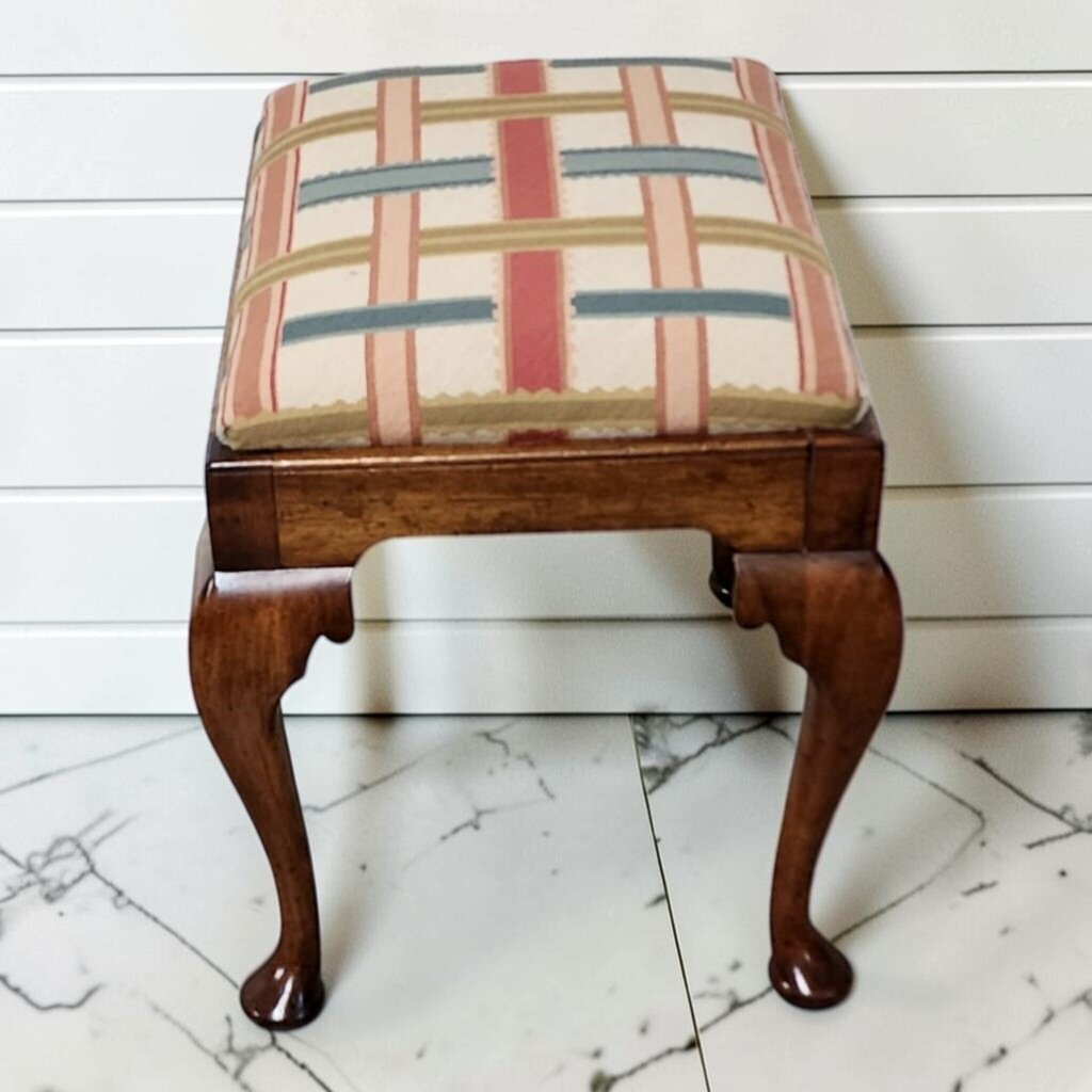 8387 Vintage Queen Anne Style Scalloped Apron #Footstool ~ FURNITURE