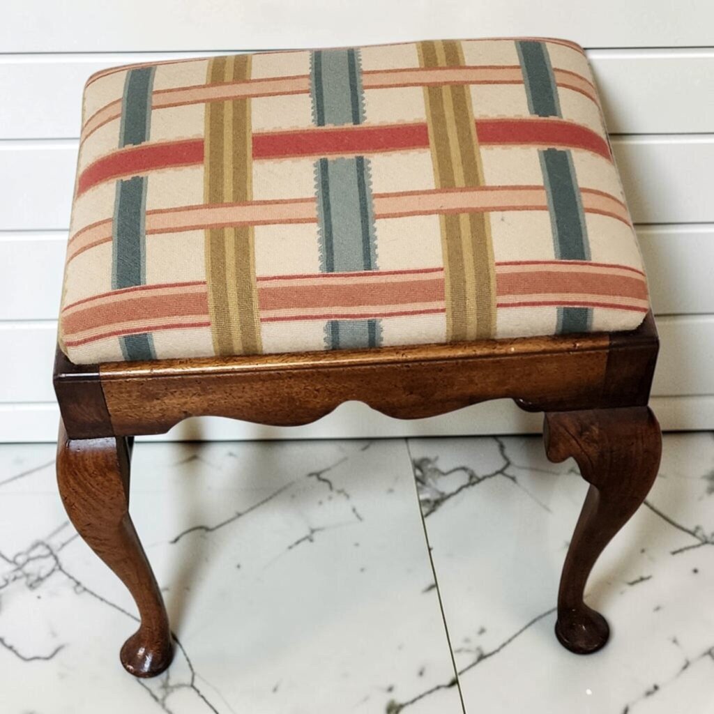 8387 Vintage Queen Anne Style Scalloped Apron #Footstool ~ FURNITURE