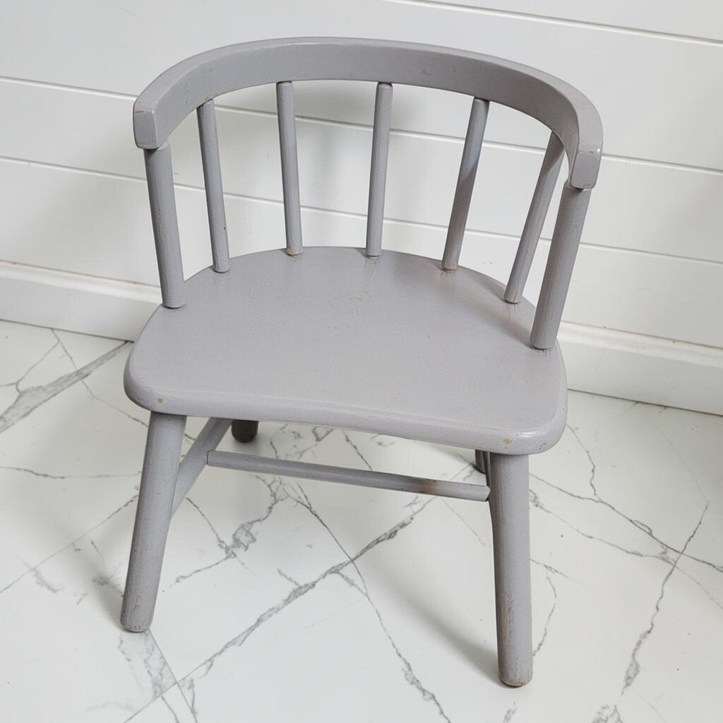 8468 Vintage Child's Spindle-Back Captain's Chair
