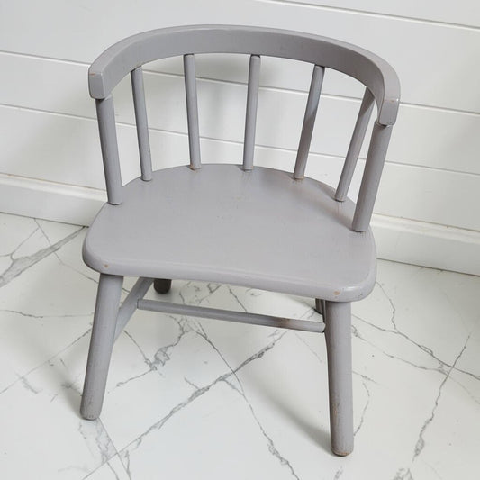 8468 Vintage Child's Spindle-Back Captain's Chair Used ~ FURNITURE