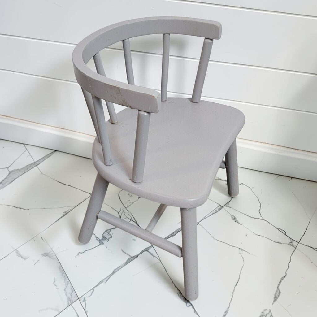 8468 Vintage Child's Spindle-Back Captain's Chair