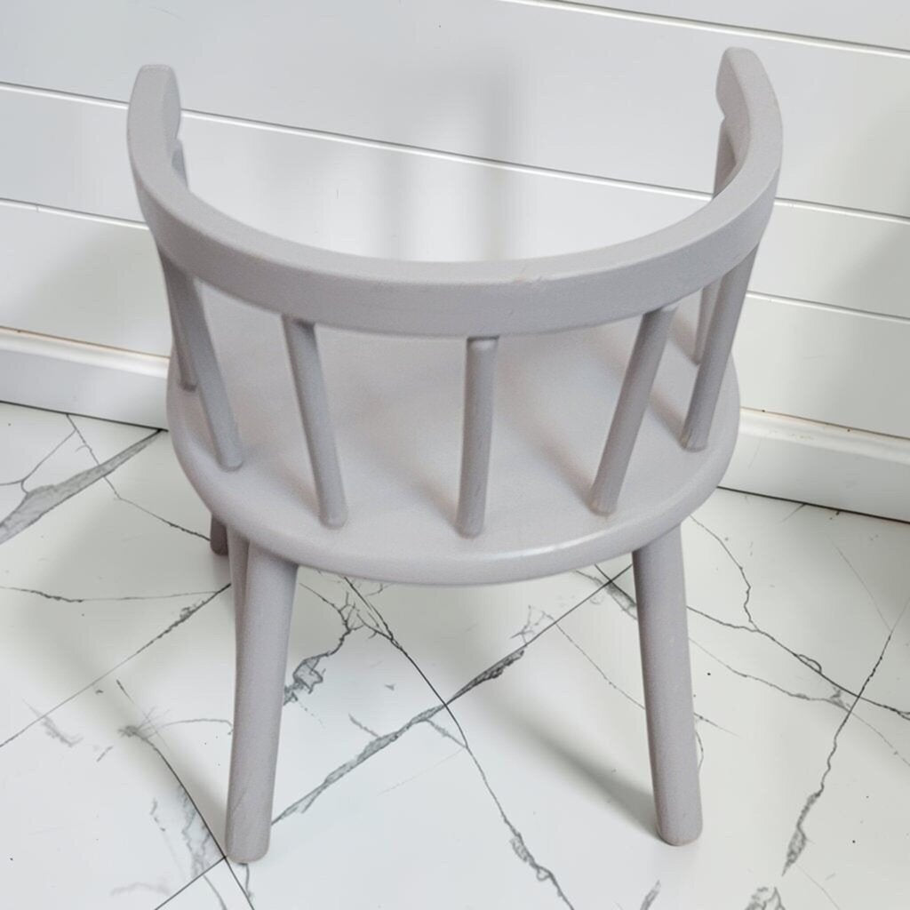 8468 Vintage Child's Spindle-Back Captain's Chair