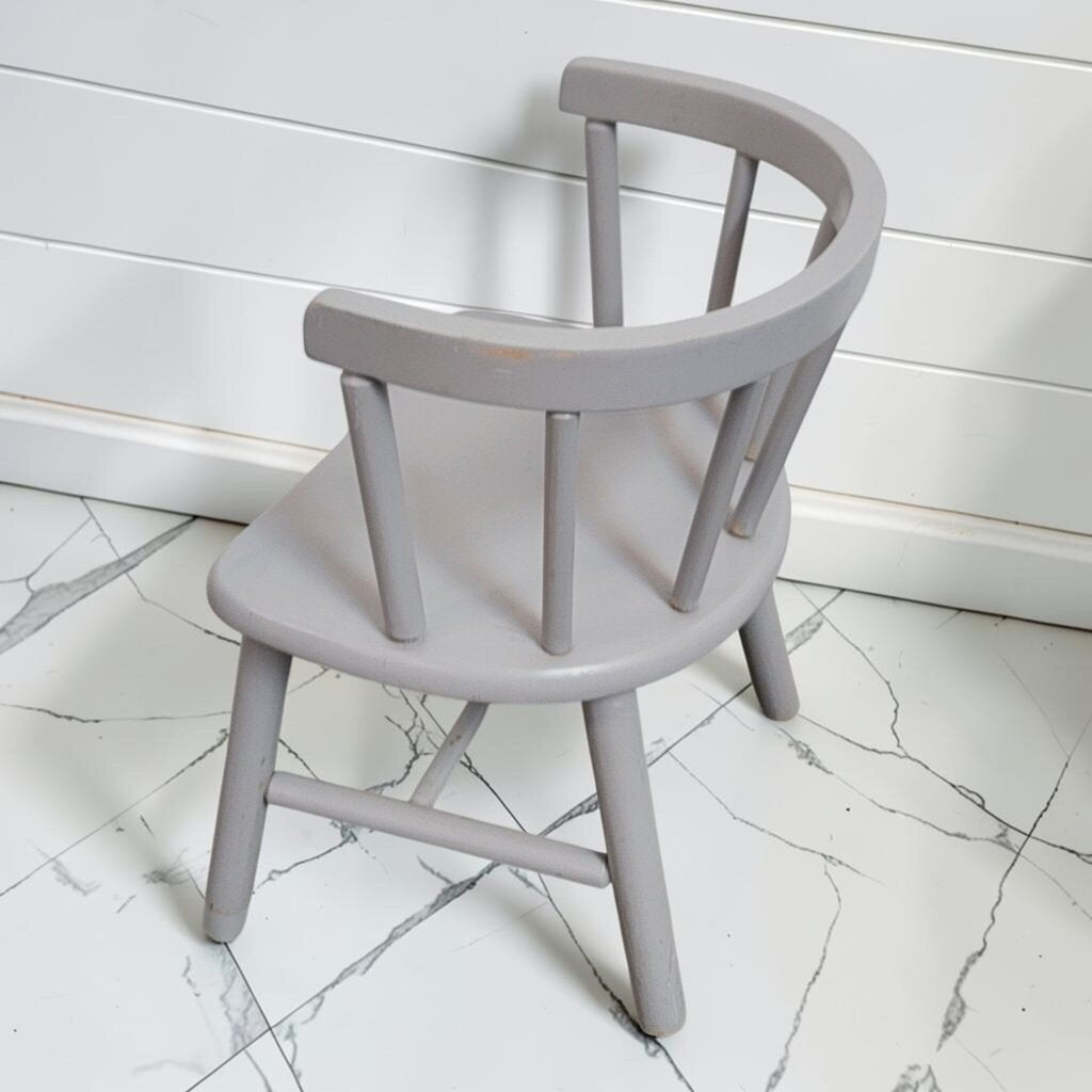 8468 Vintage Child's Spindle-Back Captain's Chair