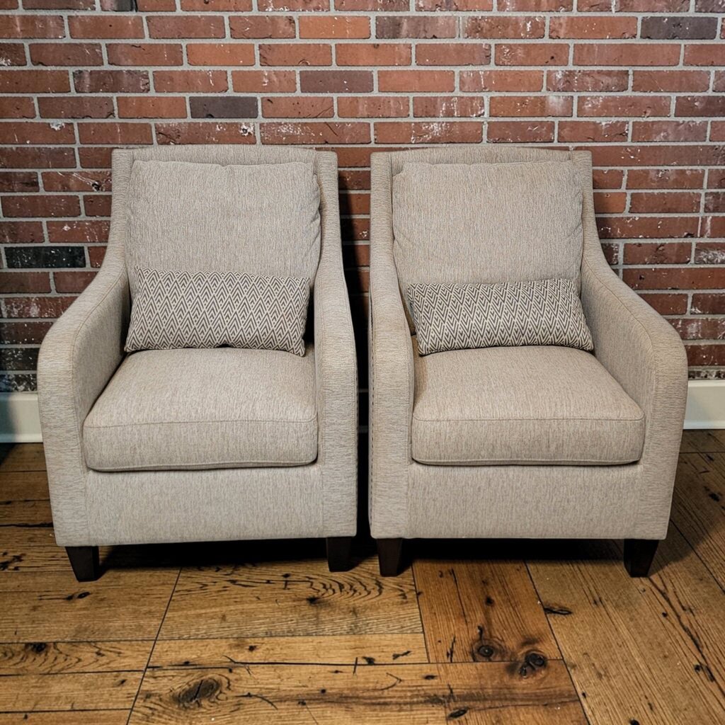 8545-8546 Textured Oatmeal Sloped- Arm Club #Chair