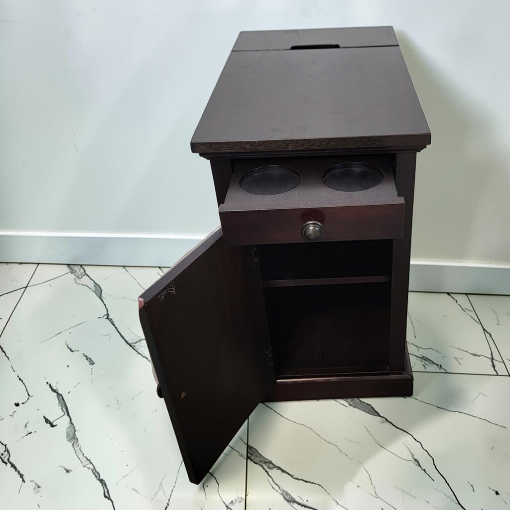 8550 Signature Design by Ashley Gately Chairside End Table
