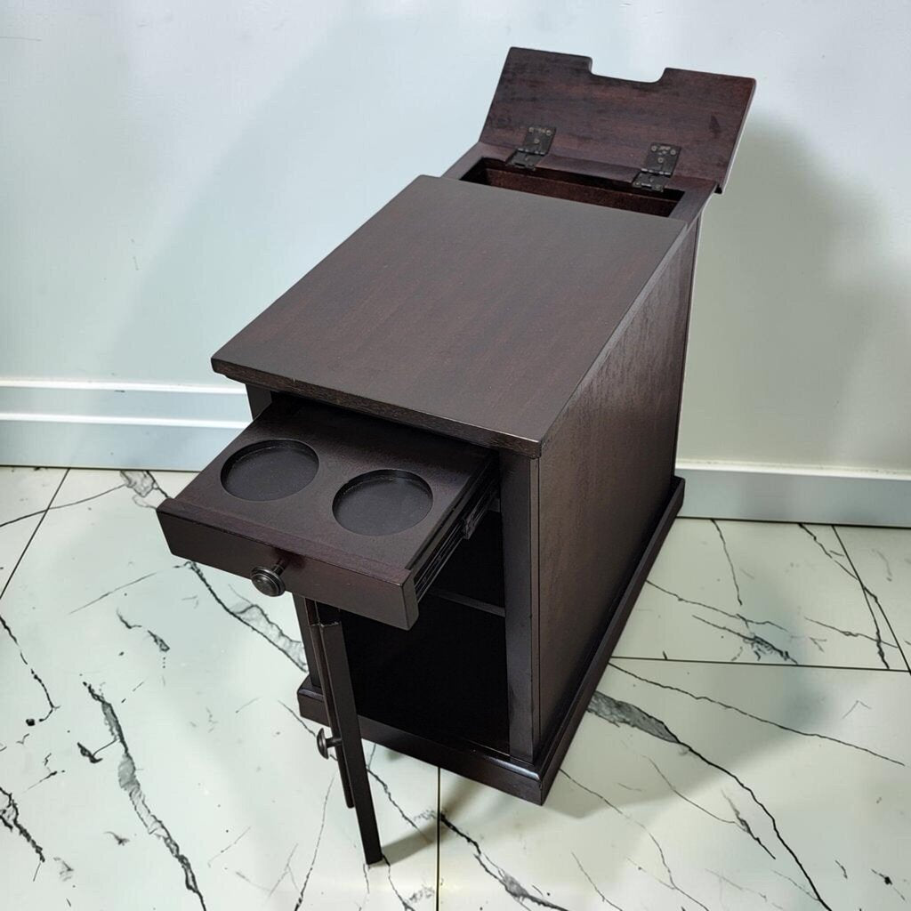 8550 Signature Design by Ashley Gately Chairside End Table