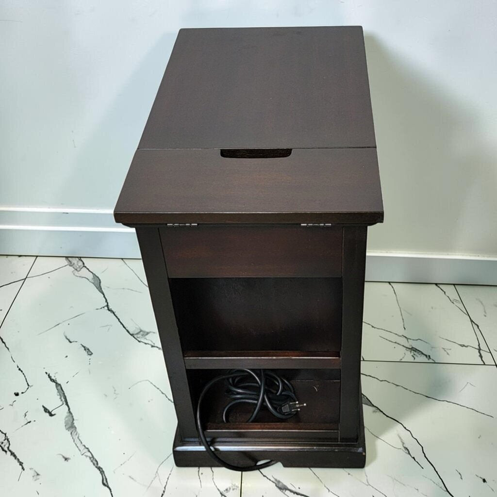 8550 Signature Design by Ashley Gately Chairside End Table